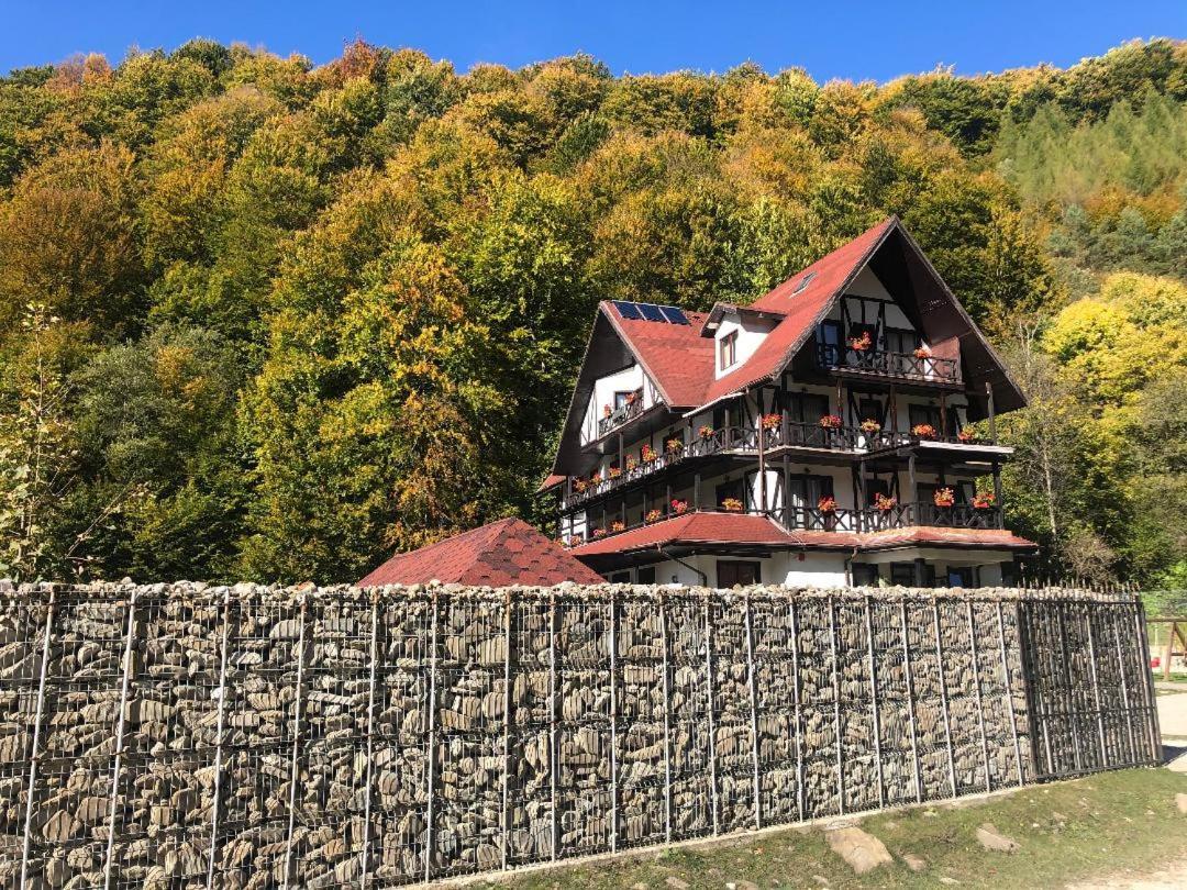 Cabana Izvoarele Doftanei Traisteni Bagian luar foto